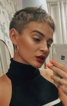 Short Platinum Blonde Hair, Shortish Hair, Short Punk Hair, Chic Short Hair, Short Dark Hair, Crop Hair, Short Hair Pixie Cuts