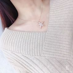 Highlight: Famous Star Style Product Information OriginJapan MaterialAkoya Pearl and 18k Gold Dimensions2.3 x 3.3 cm Pearl Shaped: Round Size: 3-4.5 mm Quality: AAA Nacre: Very Thick Color: White Luster: Aurora Accessories Metal: 3.45g of 18k Rose Gold Other: None Exclude Chain Famous Star, Tahitian Pearl Pendant, Pearl Chandelier Earrings, Akoya Pearl Earrings, Pearl Chandelier, Golden South Sea Pearls, Tahitian Black Pearls, Famous Stars, Star Style