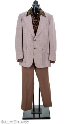 Casual tailored 70's men's sport coat in small houndstooth style patterned cocoa brown & white, with front patch flap pockets, and iconic wide lapels. Size 40R No brand tag, but sold by Danville Men's Shop, Florida. The abstract print polyester shirt features a slightly tapered look, and has a 6 button closure in brown, with shades of rust, gold, & white, by Spirit of California. The cocoa brown slacks are by Sansabelt, and make a great match with the shirt & coat. We have put together this 3 piece casual outfit for one price, or you can purchase any of the pieces separate. All pieces in very good- excellent condition. No flaws or spots. Measurements are as follows: Jacket size-40R Shoulder-17" Sleeve length-31" Length-30" 100% Polyester Jacket is partially lined . 2 button closure. All or Casual Brown Suit With Welt Pockets, Casual Brown Suit With Pockets, Brown Sport Coat With Welt Pockets For Spring, Brown Spring Sport Coat With Welt Pockets, Spring Brown Sport Coat With Welt Pockets, Brown Tweed Jacket With Welt Pockets For Spring, Brown Sport Coat For Semi-formal Spring Events, Vintage Outfits 70s Men, Brown Slacks