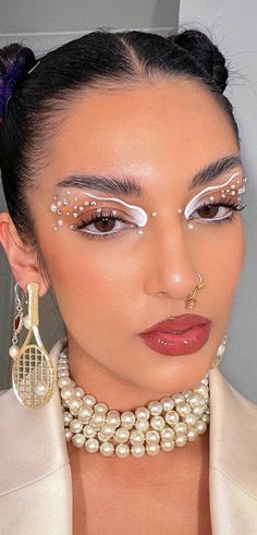 Festival Rave Makeup, White And Silver Makeup, Makeup Kawaii, Makeup 2022, Futuristic Makeup, Makeup Ojos, Halloween 23, Drag Make-up, Rhinestone Makeup