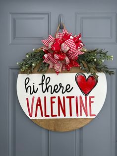 a wooden sign that says hi there valentine hanging on a door with wreath and bow