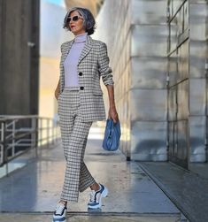 Carmen Gimeno, Plaid Pants Outfit, Pants Outfit Ideas, Interview Style, Style Casual Chic, Ageless Style, Winter Mode, Plaid Pants, Classic Outfits