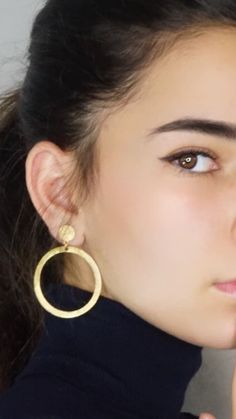 Round Earrings Gold, Minimalist Gold Earrings, Spring Jewelry Trends, Gold Round Earrings, Hoop Drop Earrings, Minimalist Earrings Gold, Cocktail Earrings, Cable Bracelets, Gold Earrings For Women