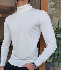 Collection : AUTUMN / WINTER - 21 - 22Production : Special and limited edition available!Sweater : Slim fit long sleeve half turtleneck sweaterSweater color :whiteSweater material: 90% VISCOSE 10% ELESTANPackage included : custom sweater coverAvailable size : S-M-L-XL-XXL White Outfit For Men, White Long Sleeve Sweater, Random Aesthetics, Custom Sweaters, Slim Fit Sweater, White Turtleneck, Sweater Material, White Sweater, White Outfits