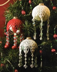 crocheted ornaments are hanging from a christmas tree