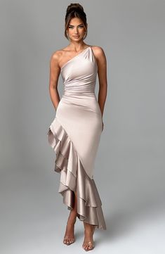 Make new memories in Esmeraya, from the moment you say YES, to the moment you say I DO. The most elegant, stunning gown to dress you through all your special events, this champagne-toned design is made from our luxe stretch satin, with dreamy double frills and gathered details. It's complete with one shoulder styling and adjustable straps for your perfect fit. 



Colour: Champagne.

Premium stretch satin fabric.

Fully lined.

Double frill detail on hem.

Gathered detail on shoulder.

Asymmetri Elegant Satin Finish Gown For Prom Season, Champagne Satin Gown For Formal Occasions, Cream Satin Fitted Evening Dress, Fitted Cream Satin Evening Dress, Elegant Satin Finish Gala Gown, Cream Fitted Satin Evening Dress, Elegant Satin Finish Gown For Gala, Elegant Satin Mother Of The Bride Dress For Gala, Elegant Satin Finish Evening Dress For Prom