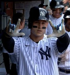 the new york yankees are getting ready to take on the chicago cubs in their baseball uniforms