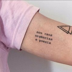 a person with a tattoo on their arm that reads, sou cacos urengicas e poesia