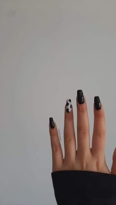 Halloweenský Makeup, Natural Acrylic Nails, Kutek Disney, Cow Nails, Edgy Nails, Easy Nails, Grunge Nails