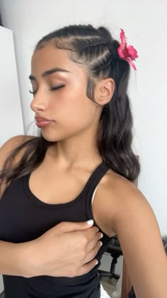 Braids On The Front Of Your Head, Basketball Hairstyles No Braids, Easy Vacay Hairstyles, Cute Vacay Hairstyles, Media Day Hairstyles Basketball, Beach Braids Hairstyles, Hispanic Hairstyles Braids, Non Basic Hairstyles, Rally Hairstyles