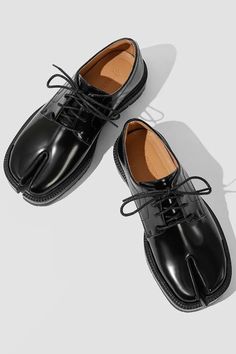 split toe shoes, split toe loafers, split toe oxford shoes, split toe oxfords, tabi oxford shoes Mens Tabi Shoes, Split Toe Shoes, Pig Hooves, Margiela Reebok Tabi, Maison Margiela Tabi Flat, Woman Loafers, Margiela Tabi Loafer, Hoof Shoes, Tabi Shoes