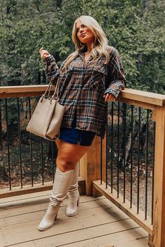 Fall Plaid Flannel Shirt With Pockets, Plaid Flannel Shirt For Fall Day Out, Plaid Flannel Shirt For Fall With Button Closure, Collared Plaid Flannel Shirt For Fall, Plaid Flannel Shirt For Work In Fall, Fall Plaid Flannel Workwear Shirt, Fall Plaid Flannel Shirt For Workwear, Loose Sleeves, Clothing Inspiration