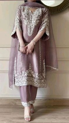 Party Wear Outfits, Designer Suits For Wedding, Stylish Kurtis Design, Pakistani Fashion Party Wear, Modest Dresses Casual, Sleeves Designs For Dresses