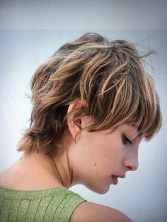 Wavy Short Mullet Women, Short Women’s Mullet, Mini Mullet, Scarlett Johansson Short Hair Mullet, Growing Out Hair, Dye Ideas, Nails Makeup, Hair 2024