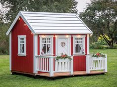 Kids looking through the windows of Kids Playhouse Nordic Nario by WholeWoodPlayhouses Wooden Outdoor Playhouse, Outdoor Playhouses, Custom Playhouse, Wood Playhouse, Loft Flooring, Loft Floor, Backyard Playhouse, Wooden Terrace, Wendy House