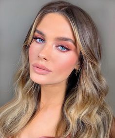 Makeup Looks Blue Eyes, Chloe Lloyd, Charlotte Tilbury Makeup, Beauty Make-up, Glowy Makeup, Natural Eye Makeup