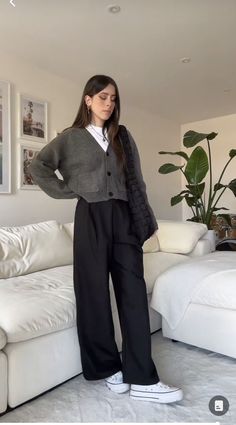 #ootd #christmas #outfits #aesthetic #fashion #pants #sweater Black Pants Outfit, Chique Outfit, Casual Work Outfits Women, Teaching Outfits, Uni Outfits, Business Casual Outfits For Work, Casual Day Outfits, Going Viral, Looks Street Style