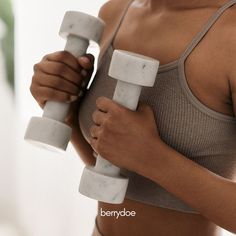 Beautiful, high-quality minimalist home workout equipment that doesn't have to disappear after a sweat sesh; matching your home design and surrounding. Made to elevate your space, mind, and body. Home Gym Inspiration, Gym Photoshoot, Gym Design Interior, Gym Couple, Esthetician Marketing, Fit App, Gym Photos, Warm Taupe, Yoga Photos