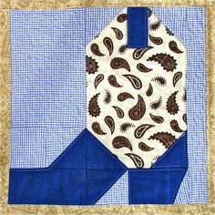 a blue and white quilted table runner with an animal print design on the border