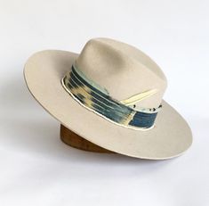 MEDICINE HATS – Water & Bird Parrot Feather, Hat Ideas, Beautiful Hats, Hats Vintage, Mens Street Style