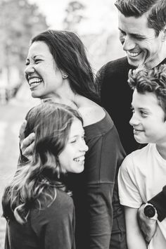 family of 4 pose with teens Older Family Photography, Tips For Family Photos, Firefly Photography, Home Family Session, Lifestyle Family Photos, Autumn Family Photography, Family Picture Poses, Family Photo Pose, Fall Family Pictures