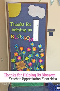 a classroom door decorated with flowers and the words thanks for helping us blossom teacher appreciation door idea