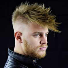 menshairstyletrends Fine Haircut, Male Curly Hair, Urban Hairstyles, Popular Mens Hairstyles, Textured Haircut, Cool Mens Haircuts, Haircut Men, Cool Hairstyles For Men, Mens Haircuts Fade