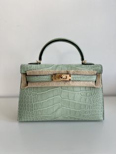 Birkin Mini Kelly, Mini Kelly Hermes, Hermes Bags Kelly, Green Hermes, Kelly Hermes, Hermes Purse, Elegant Wardrobe, Mini Kelly, Luxury Bags Collection