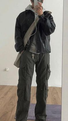 Grunge Male Outfits, Male Outfits Aesthetic, Boy Outfits Aesthetic, Aesthetic Male Outfits, Grunge Outfits Men, Masculine Outfits, Lesbian Outfits, Masc Fashion, Unique Streetwear