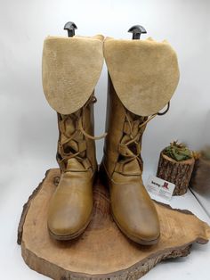 This is hand made genuine leather custom made men's boots.  Every size available.  Made with natural leather and natural colour. This is reason some times leather colour tons can be different than photos.  There is leather sole on boots.  Very comfy and chic.  Boots heigh is 14 inches 36 cm.  Door to door express shipping.  For wholesale and custom order please messages me.  bemyboots.etsy.com Thank You Boots Medieval, Native Boots, Boho Style Boots, Medieval Boots, Hippie Men, Retro Boots, Boots Boho, Festival Boots, Hippie Boots