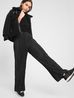 WIDE LEG FIT: A high-waisted pant with a wide leg, cut to sit just above the ankles so you can show off your shoes.  SHINY PLISSE: Tiny pleats create a luxe, allover texture that's soft and stretchy.  PULL-ON DESIGN: An elastic waistband at back for