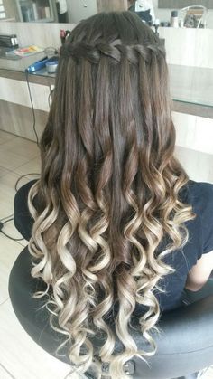 Quinceanera Hairstyles, Box Braids Hairstyles, Long Curly Hair, Homecoming Hairstyles, Prom Hair, Wavy Hair, Hair Trends