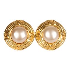 These 93P Vintage Pearl Round CC Button Earrings are in faux pearl and 24K gold plated metal, feature a round faux pearl in the center with gold trim, four CC's surrounding the pearl, and has a clip on back closure. Origin: FranceCondition: Vintage; Excellent - Minor scratches and discoloration to earrings. Accompanied by: Chanel boxMeasurements: 1.25" height x 1.25" width Chanel Pearl, Neverfull Mm Monogram, Chanel Pearls, Vintage Pearl, Rose Gold Hardware, Button Earrings, Yellow Leather, Vintage Louis Vuitton, Vintage Pearls