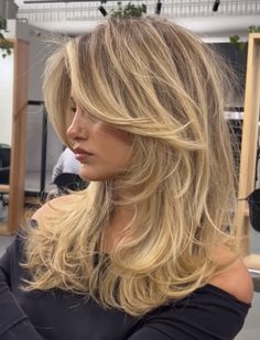 Brown Layers With Highlights, Blonde Highlights 90s Layers, 90s Bombshell Layers, Layered Highlighted Hair Medium, Blonde Balayage 90s Blowout, Strawberry Blonde Level 7, Layer Hair Ideas, Long Hair Layers Face Frame, Blonde Highlights With Money Piece Bangs