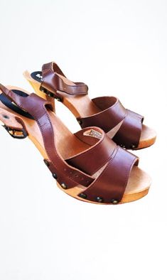 Vintage brown sandals women leather clogs heels San Malo  made in Italy  Condition - vintage good 9/10 Size 39 EU/ 6,5 UK/ 8,5 US leather, plastic Thank you for visit my retro shop :) I send with registered post Clogs Heels, Retro Shop, Leather Clogs, Sandals Women, Brown Sandals, Women Leather, Vintage Brown, Women's Shoes Sandals, Leather Women