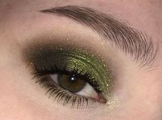 Green Eyeshadow On Green Eyes, Olive Green Eye Makeup, Prom Makeup For Green Eyes, Green And Gold Eyeshadow, Olive Green Eyeshadow, Matte Make Up, Maquillage On Fleek, Graduation Makeup, Smink Inspiration