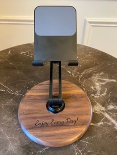 an easy ever day phone holder on top of a marble table