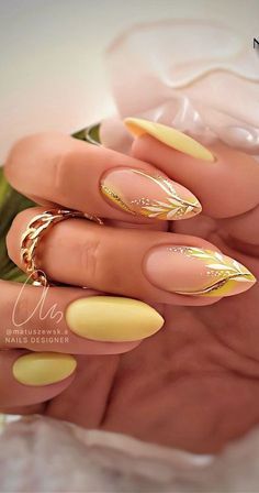 Hairstyles Mehndi, Metallic Gold Nails, Rose Nail Art, Fashion Hairstyles, Cute Christmas Nails, Rose Nails