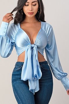 This top and color combination is everything! It has the perfect colors for a transition into this season. This crop top features a classic collar neckline Silvermist Costume, Blue Crop Top Outfit, Blue Top Outfit, Sue Barker, Plunging Neckline Top, Diet Soup, Tie Up Top, Looks Pinterest, Book Shirt