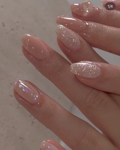 Christmas Nails Glitter, Outfit Wallpaper, Pretty Manicures, Minimal Nails Art, Hello Nails, Pinterest Nails, Nail Art Disney, Hairstyle Inspo