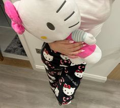 Cozy up in style with these adorable black Hello Kitty pajamas! Perfect for lounging or a fun sleepover, these PJs feature a playful design that combines comfort with your favorite character. Made from soft, breathable fabric, they’re ideal for sweet dreams or casual days at home. Embrace your inner child while staying chic and comfy! Hello Kitty Pjs, Hello Kitty Pajamas, Black Hello Kitty, Pajama Outfit, Hello Kitty Cake, Cool Avatars, Sleep And Loungewear, Becky G, Hello Kitty Wallpaper