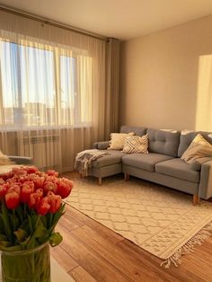 Mesmo morando em apartamento o pequeno é totalmente possível decorar a sala! Veja estas 50 ideias! Living Room Decor Curtains, Living Room Decor Apartment, Decor Living Room, Design Kitchen