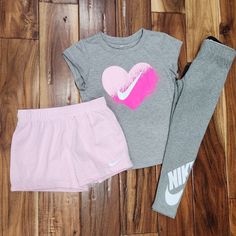 Nwt Bin Pa Pink Casual Stretch Sets, Casual Stretch Pink Sets, Playful Pink Activewear For Workout, Pink Stretch Athleisure Sets, Playful Pink Fitted Activewear, Playful Pink Workout Bottoms, Playful Pink Cotton Leggings, Pink Nike Cotton Activewear, Nike Pink Activewear For Loungewear