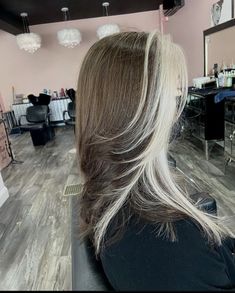 Halo Hair Colors, Under Hair Dye, Bleached Bangs, Brown Hair Color Shades, Pelo Cafe, Hair Inspiration Long, Brown Hair Dye