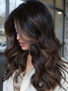 43 Stunning Hair Color Ideas for Brunettes: Summer Balayage Highlights to Transform Your Look Brunette Face Framing Highlights, Luxurious Salon, Sunkissed Hair Brunette, Dark Fall Hair Colors, Subtle Blonde Highlights, Dark Fall Hair, Long Brunette Hair, Rich Brunette