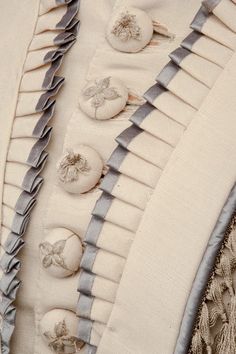 love the detail. Right down to the embroidered buttons Pleats Fabric, Embroidered Buttons, Victorian Dresses, Victorian Costume, Heirloom Sewing, Victorian Clothing, Fashion Sewing Pattern, Blouse Diy, Historical Costume