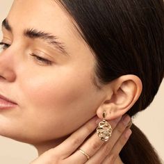 #All Our Revello Oval Drop Earrings were inspired by the long winding roads of the Italian village that bears their name. True luxury, their handcrafted fluid and captivating silhouette is a mark of elegance and sophistication. The Finer Points: #YellowGold-14kSolidGold Metal: 14 Karat Yellow Gold Dimensions: 17mm Width, 33mm Total Length Weight: 3.2 Grams Origin: Crafted in Arezzo, Italy Luxury Elegant Gold-tone Linear Earrings, Modern Oval Luxury Jewelry, Luxury Gold-tone Linear Drop Earrings, Luxury Filigree Oval Earrings, Luxury Fusion Style Oval Jewelry, Arezzo Italy, Italian Village, Gold Piece, Gold Price