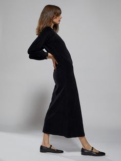 Capturing the essence of low-key luxury, and a pared-down approach to life, the tactile texture of the Didion dress pursues personal expression, and a sense of easy identity. For us simplicity always sings, and the gentle sway of the long, lantern sleeve, married with the falling length of the hem is a play on proportions perfect for maximal winter style. Suzie Kondi, Thanksgiving 2024, Tactile Texture, Lantern Sleeve, Lantern Sleeves, Winter Style, Low Key, Winter Fashion, Outfit Ideas