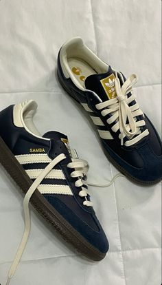 Adidas samba Night Navy / Cream Looks Adidas, Adidas Samba Outfit, Samba Outfit, Stile Hijab, Dr Shoes