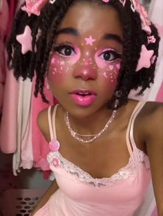 Pastel Kawaii Makeup, Pastel Goth Makeup Ideas, Decora Makeup Look, Kawaii Core Makeup, Love Core Makeup, Strawberry Themed Makeup, Soft Clown Core Makeup, Kidcore Makeup Looks, Lolíta Makeup